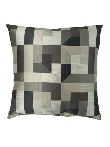 GEOMETRIC THROW PILLOW